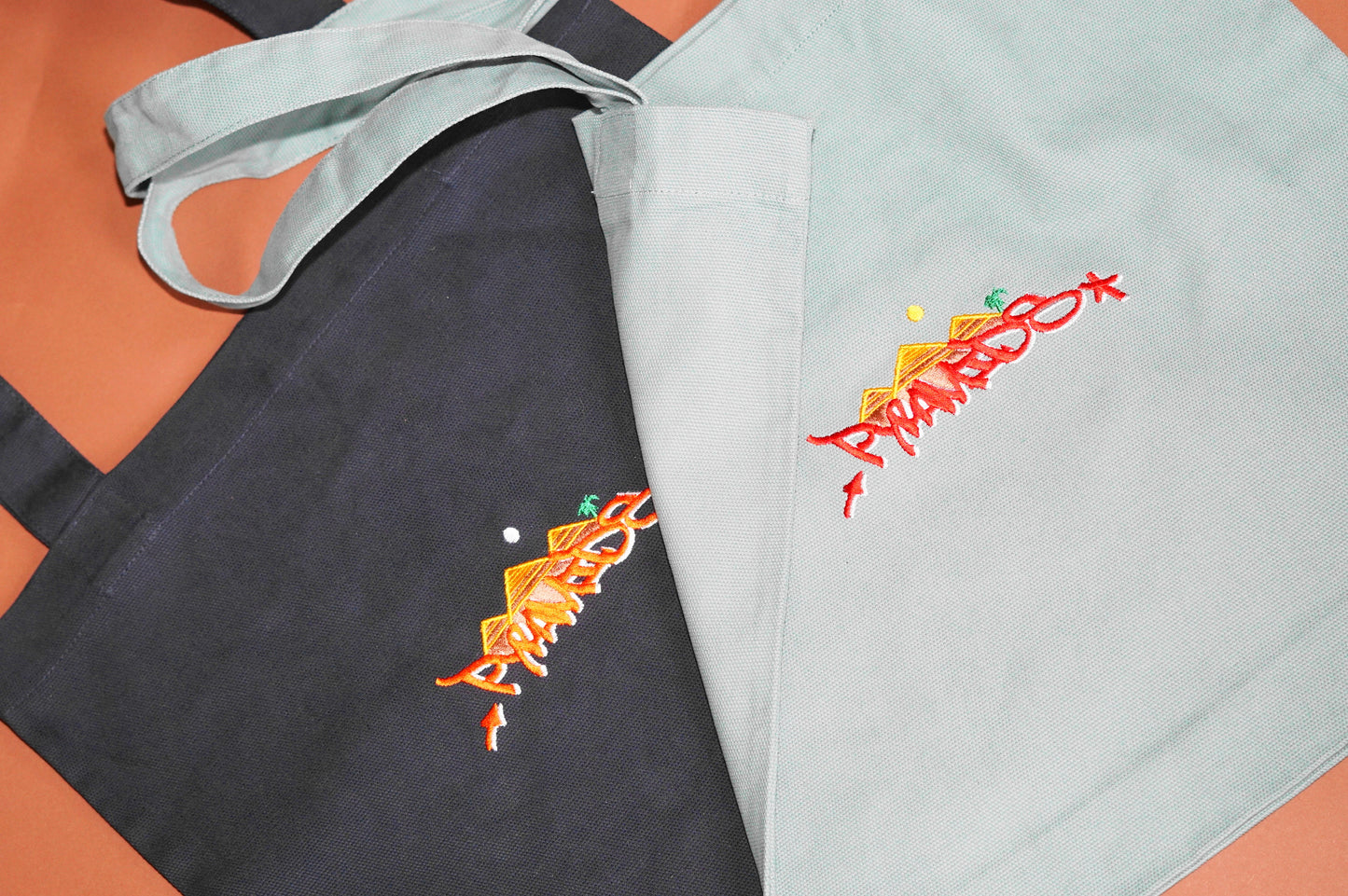 PYRAMIDS. Tote Bag - FALSEHOOD.