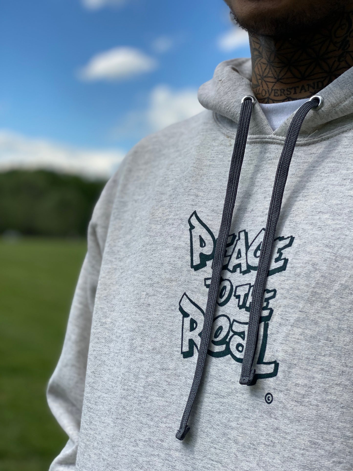 PEACE TO THE REAL. © Hoody - FALSEHOOD.