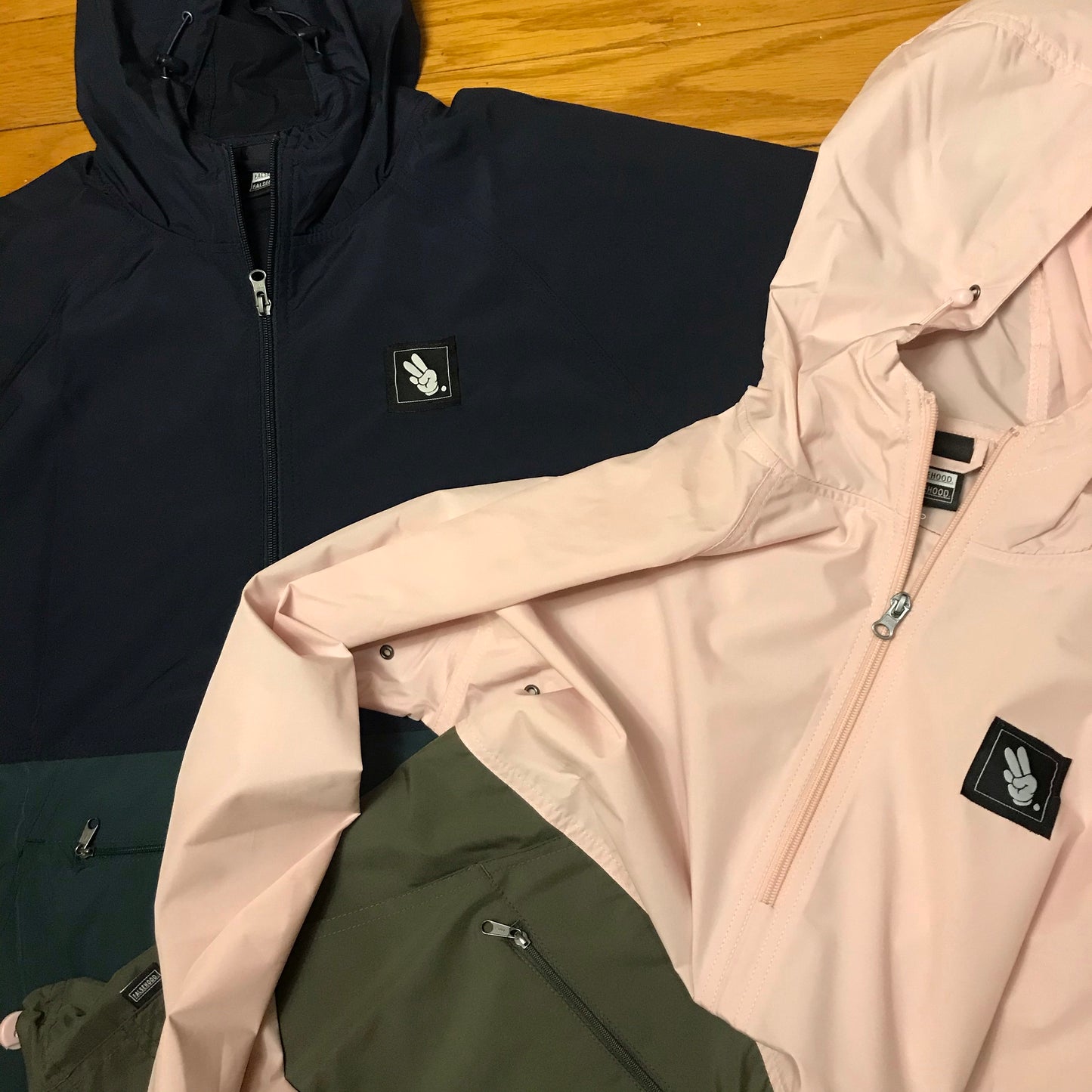 FINGERS TOGETHER. Quarter-Zip Pullover Windbreaker - FALSEHOOD.