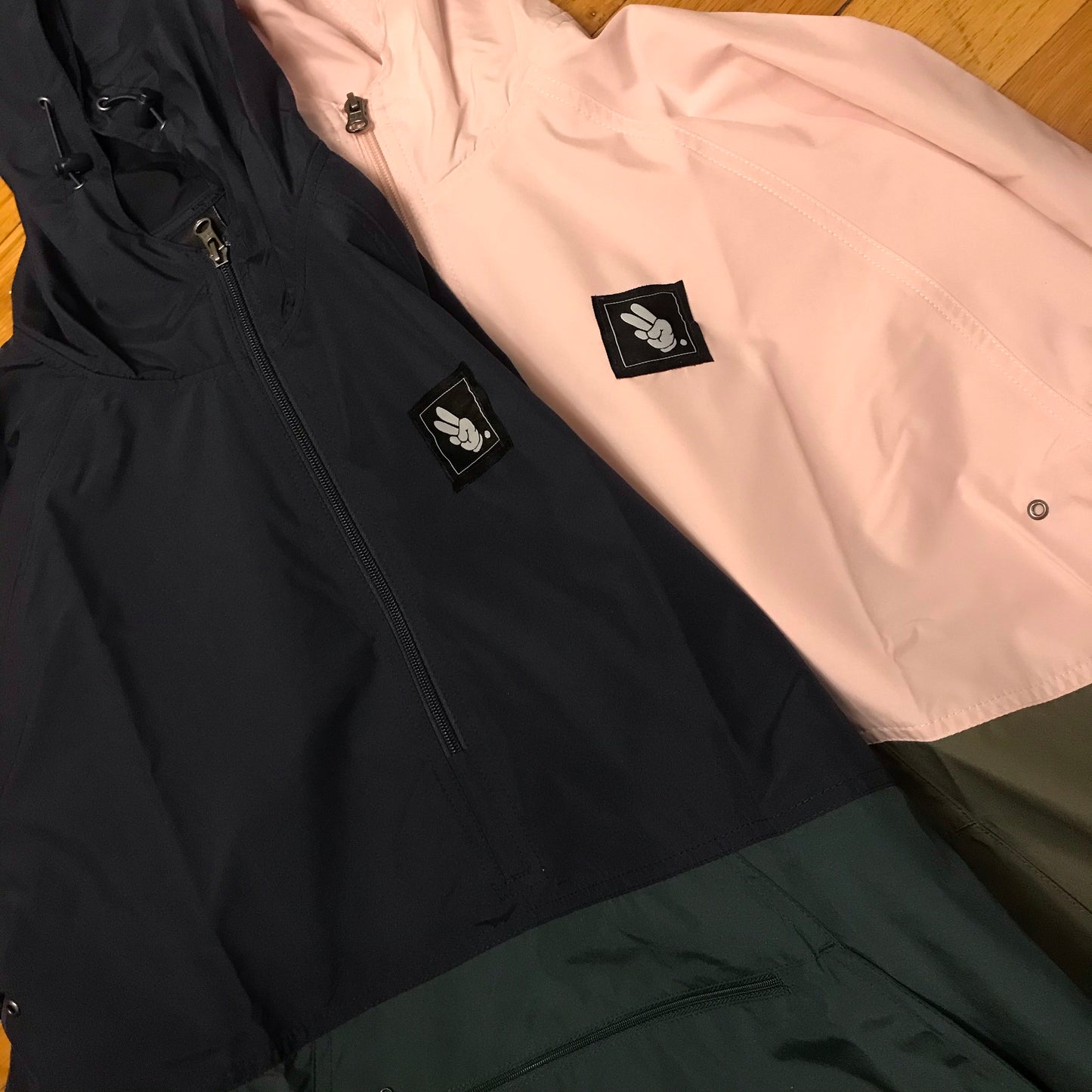 FINGERS TOGETHER. Quarter-Zip Pullover Windbreaker - FALSEHOOD.