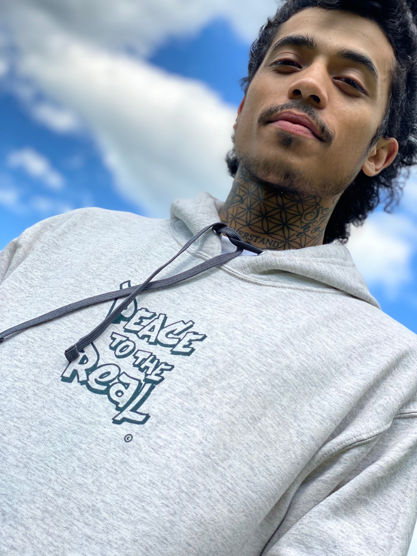 PEACE TO THE REAL. © Hoody - FALSEHOOD.