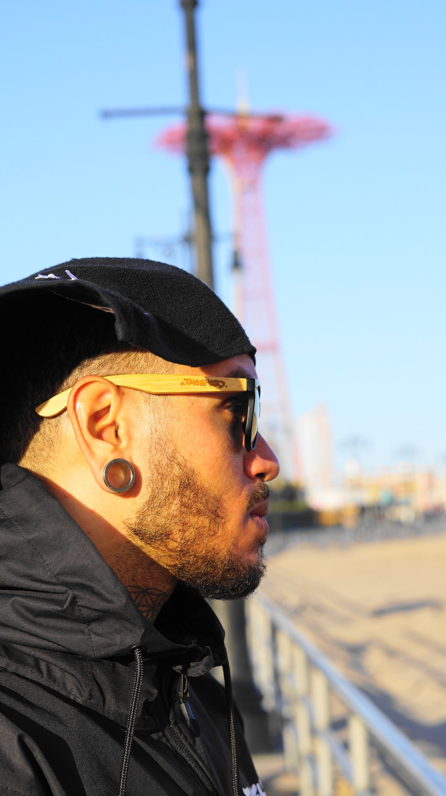 The Big TAG. Runner Sunglasses - FALSEHOOD.